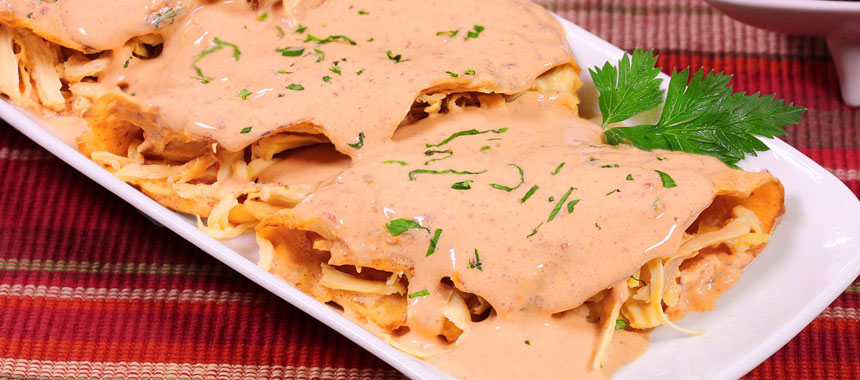 Crepas de Pollo en Salsa de Chipotle